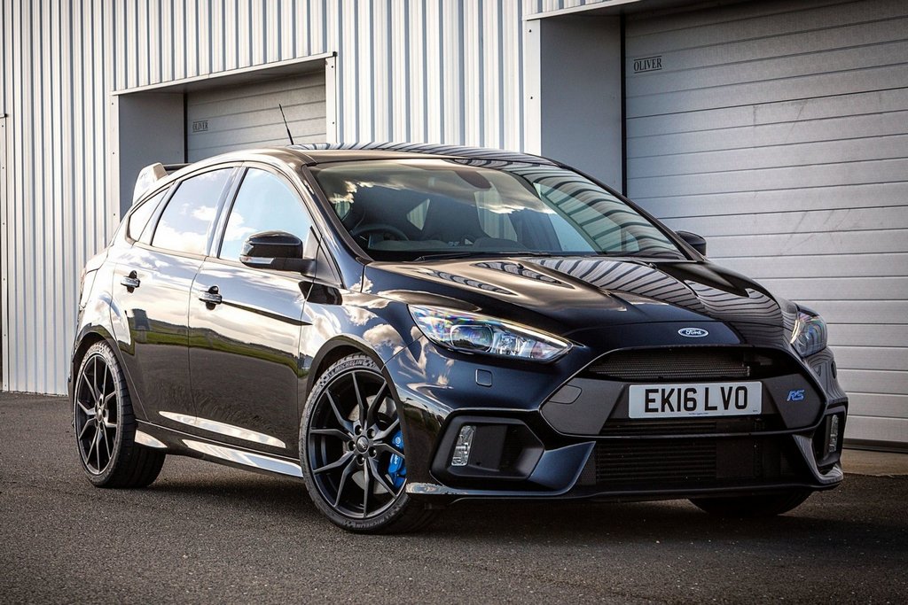 Test av den vassare versionen av halvkombin Ford Focus RS