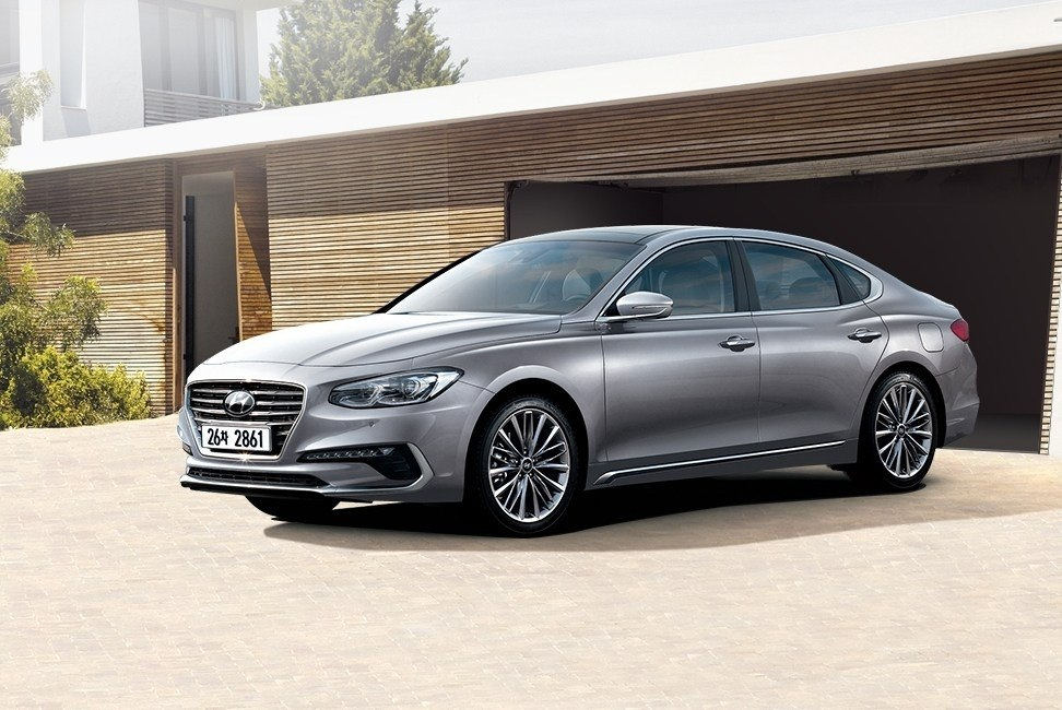 Sjätte generationen av sedanen Hyundai Grandeur