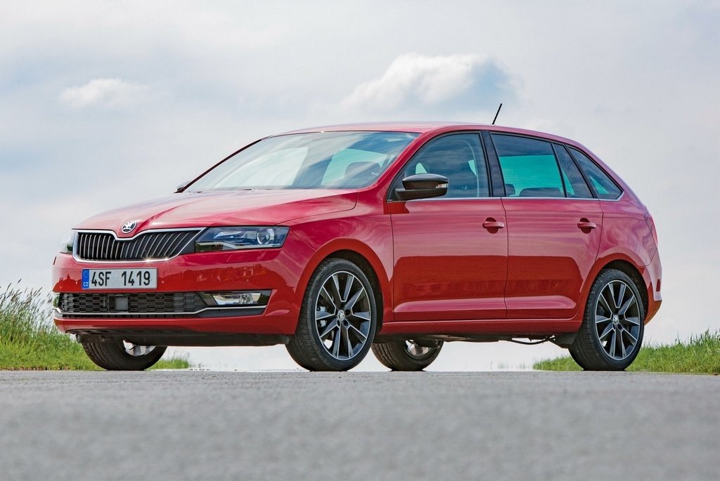 Uppdaterad Skoda Rapid Spaceback halvkombi