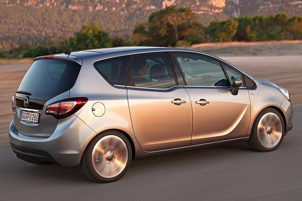 Test av den kompakta minibussen Opel Meriva B