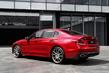 Första generationen av sedanen Genesis G70 foto 2