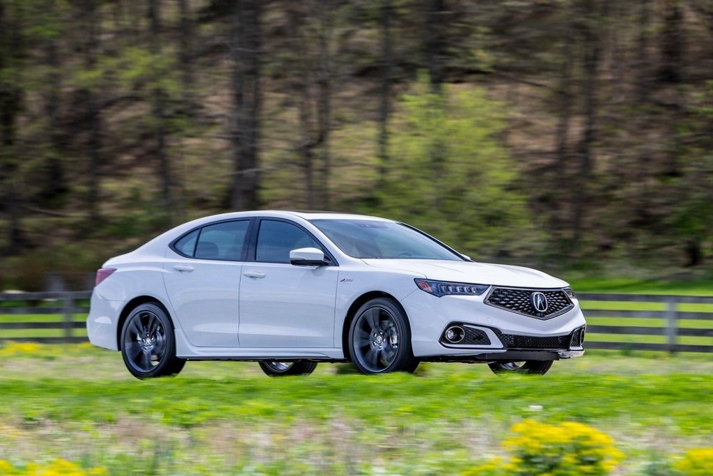 Faceliftad version av sedanen Acura TLX