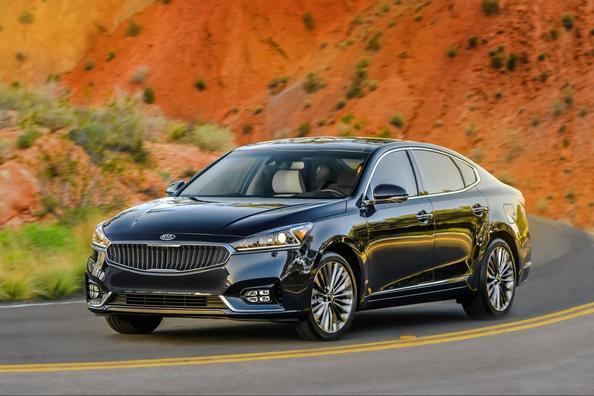 Andra generationen av sedanen KIA Cadenza