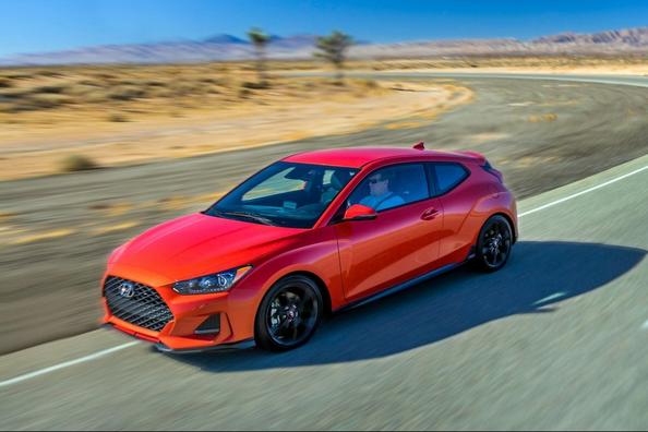 Andra generationen av halvkombin Hyundai Veloster