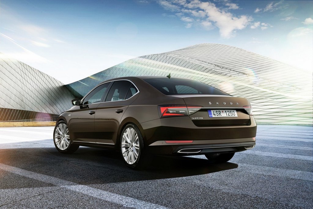 Test av uppdaterade liftbacken Skoda Superb 2019