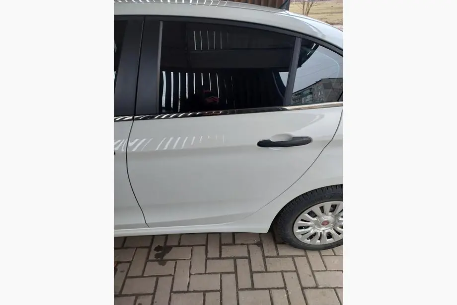 Fiat Tipo 2016– Nedre fönsterlister, mörkkrom (rostfritt) Foto 5