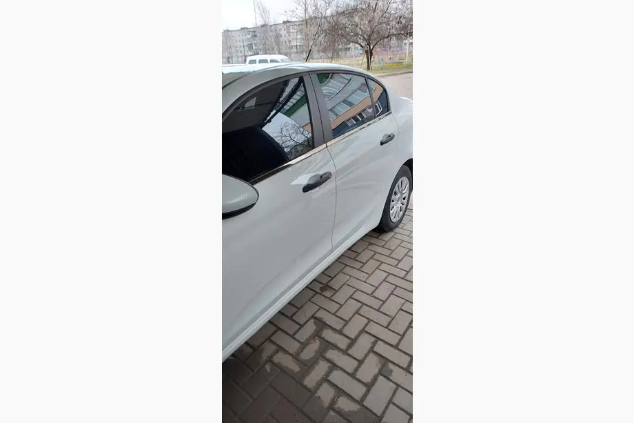 Fiat Tipo 2016– Nedre fönsterlister, mörkkrom (rostfritt) Foto 8