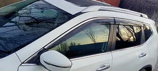 Nissan X-trail T32/Rogue 2014–2021 Vindavvisare för fönster med kromlist (4 st, Niken) foto 6