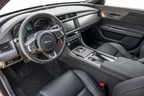Andra generationen av premiumsedanen Jaguar XF Foto 6