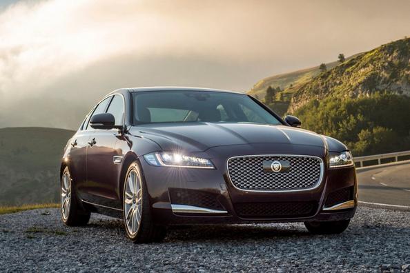 Andra generationen av premiumsedanen Jaguar XF Foto 4