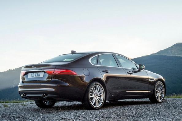 Andra generationen av premiumsedanen Jaguar XF Foto 5