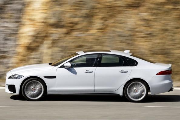 Andra generationen av premiumsedanen Jaguar XF Foto 2