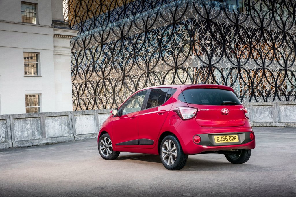 Kompakt femdörrars halvkombi Hyundai i10