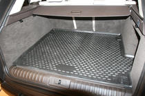 Range Rover Sport 2014–2022 Gummimatta till bagageutrymmet (med skenor) Novline, crossover foto 4
