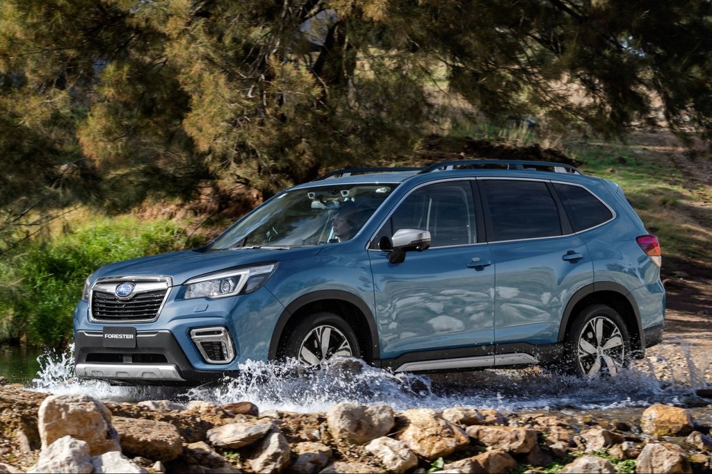 Recension av nya generationen av crossovern Subaru Forester
