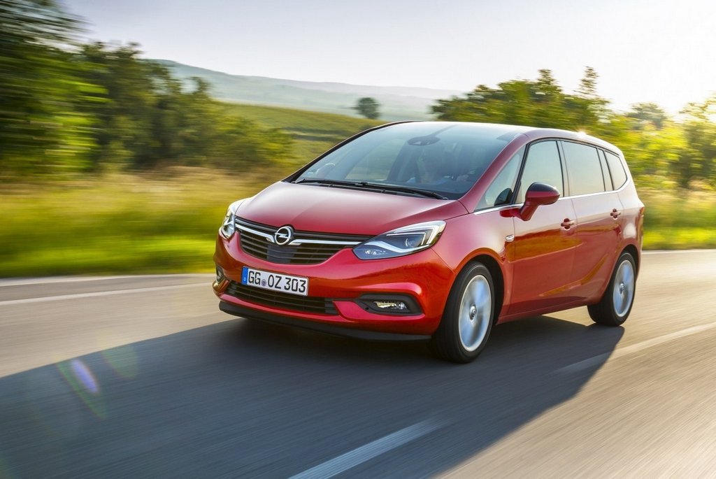 Test av den kompakta minibussen Opel Zafira