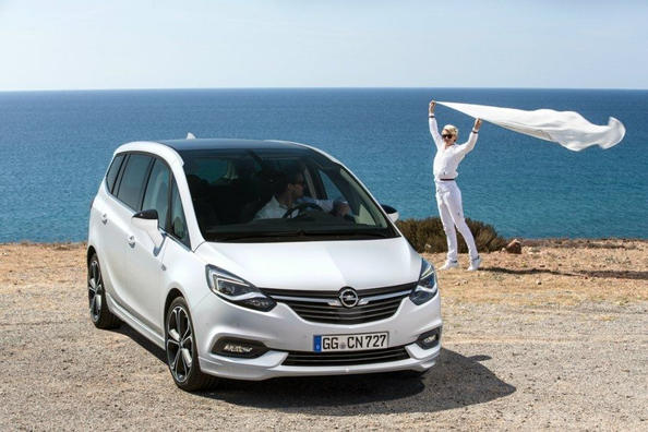 Test av den kompakta minibussen Opel Zafira