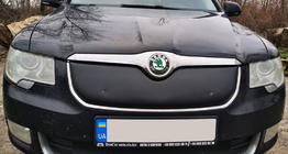 Skoda Superb 2009–2015 Vinterfront till grillen (övre, 2008-2013) Matt foto 1