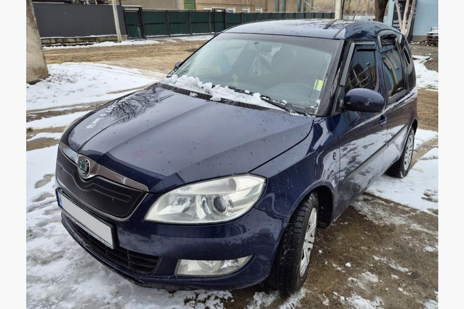 Skoda Roomster 2006–2015 Vintertäckning för grillen (2010+, övre) Blank Foto 4