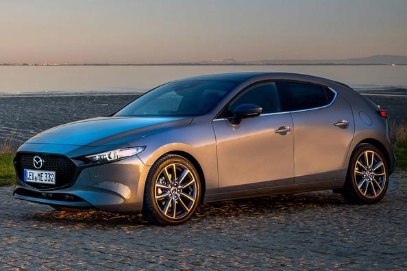 Kompakt halvkombi: Mazda 3 i fjärde generationen