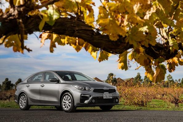 Kompakta sedanen Kia Cerato av fjärde generationen Foto 6