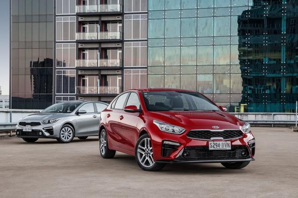 Kompakta sedanen Kia Cerato av fjärde generationen Foto 3