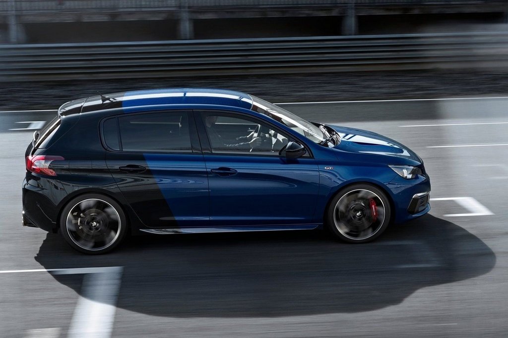 Test av den femdörrars hot hatchen Peugeot 308 GTi