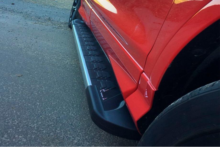 Skoda Karoq 2018– Sidosteg RedLine V1 (2 st, aluminium) Image