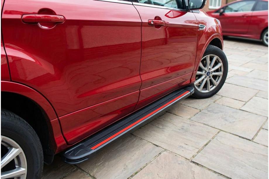 Ford Kuga/Escape 2013–2019 Sidosteg Maya Red (2 st, aluminium) Image