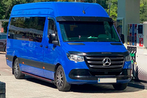 Mercedes Sprinter W907/W910 2018– Sidosteg Maya Red (2 st, aluminium) Mellanhjulbas – bakhjulsdrift foto 2