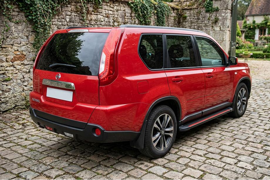 Nissan X-trail T31 2007–2014 Sidosteg Maya Red (2 st, aluminium) Image