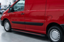 Peugeot Expert 2007–2016 Sidosteg Maya Red (2 st, aluminium) foto 1