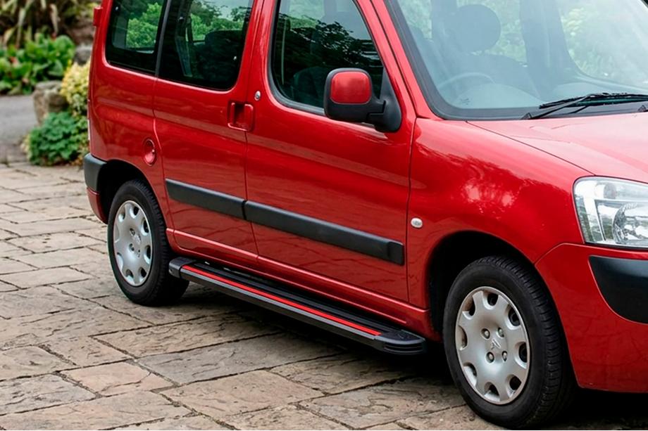 Peugeot Partner 1996–2008 Sidosteg Maya Red (2 st, aluminium) Image
