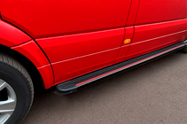 Volkswagen Crafter 2006–2016 Sidosteg Maya Red (2 st, aluminium) Mellanhjulbas foto 2