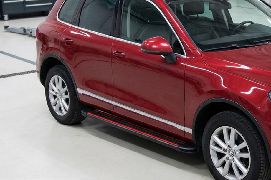 Volkswagen Touareg 2002–2010 Sidosteg Maya Red-Black (2 st, aluminium) Image