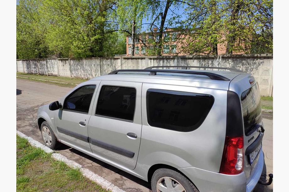 Lada Largus 2012– Svarta takrails Image