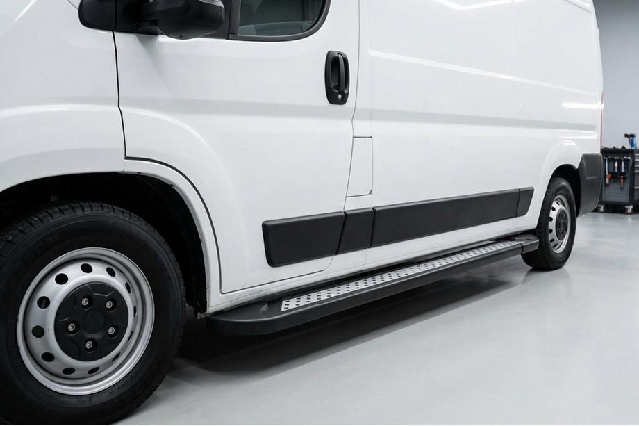 Fiat Ducato 2006–2025 Sidosteg New Vision Black (2 st, aluminium) Lång hjulbas Image