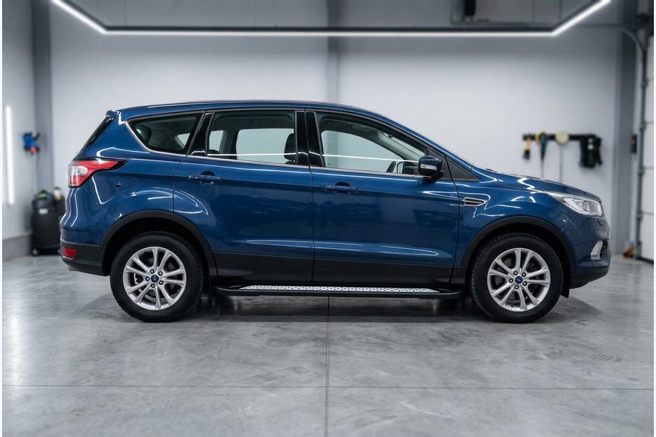 Ford Kuga/Escape 2013–2019 Sidosteg Vision New Black (2 st, aluminium) Image