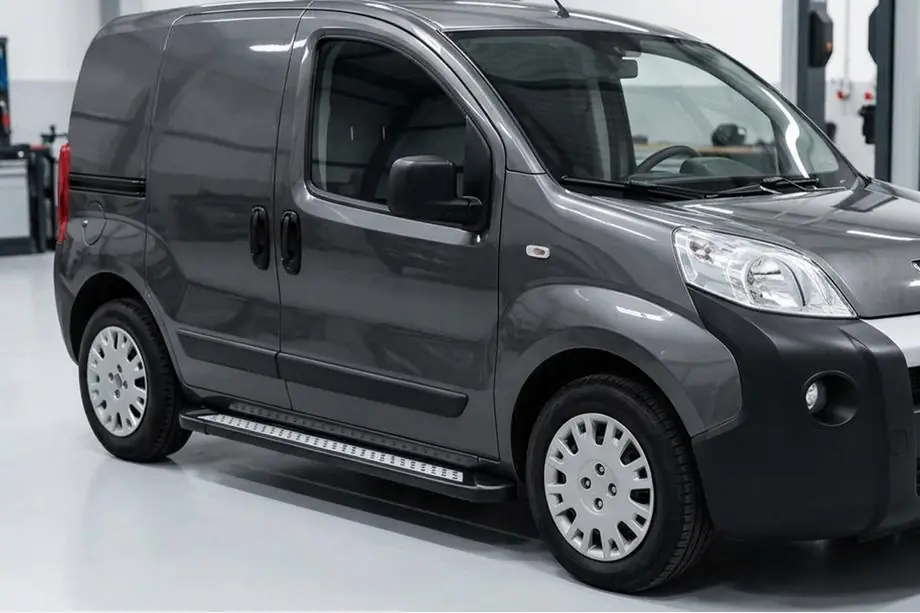 Peugeot Bipper 2008–2017 Sidosteg New Vision Black (2 st, aluminium) Image
