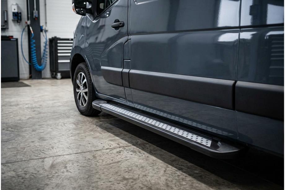 Renault Master 2011–2023 Sidosteg New Vision Black (2 st, aluminium) Mellanhjulbas Image