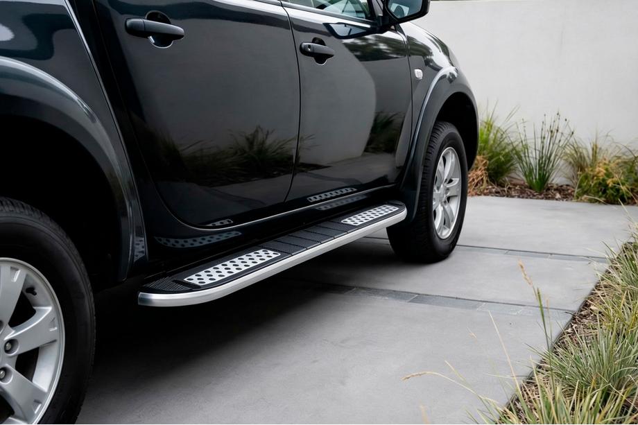 Mitsubishi L200 2006–2015 Sidosteg Tayga V2 (2 st, aluminium) Image