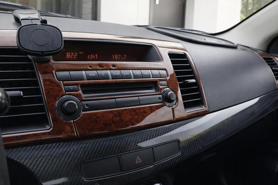 Mitsubishi Lancer X 2008– Instrumentpanelslister (Meric) Aluminium Image