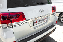 Toyota Land Cruiser 200 2007–2021 Registreringsskyltshållare, standard Vit foto 7