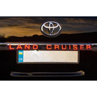 LED-list ovanför registreringsskylten (2016+) Toyota Land Cruiser 200 2007–2021 foto 4