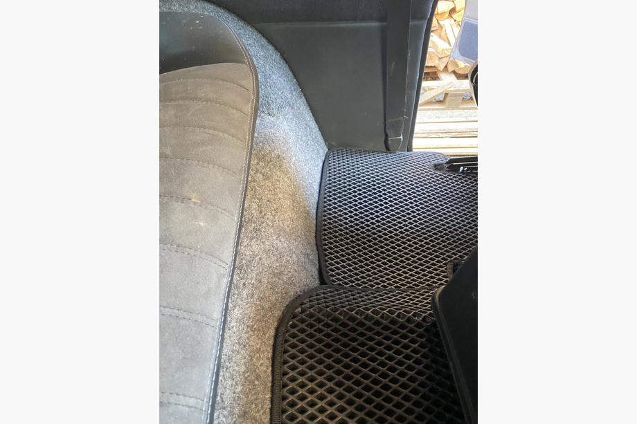 Nissan Patrol Y60 1988–1997 EVA bilmattor (svarta) Kort, 5 st (fram och bak) Foto 9