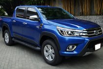 Toyota Hilux 2015– Framstrålkastare OEM V1 2015-2019 (LED, 2 st) foto 2