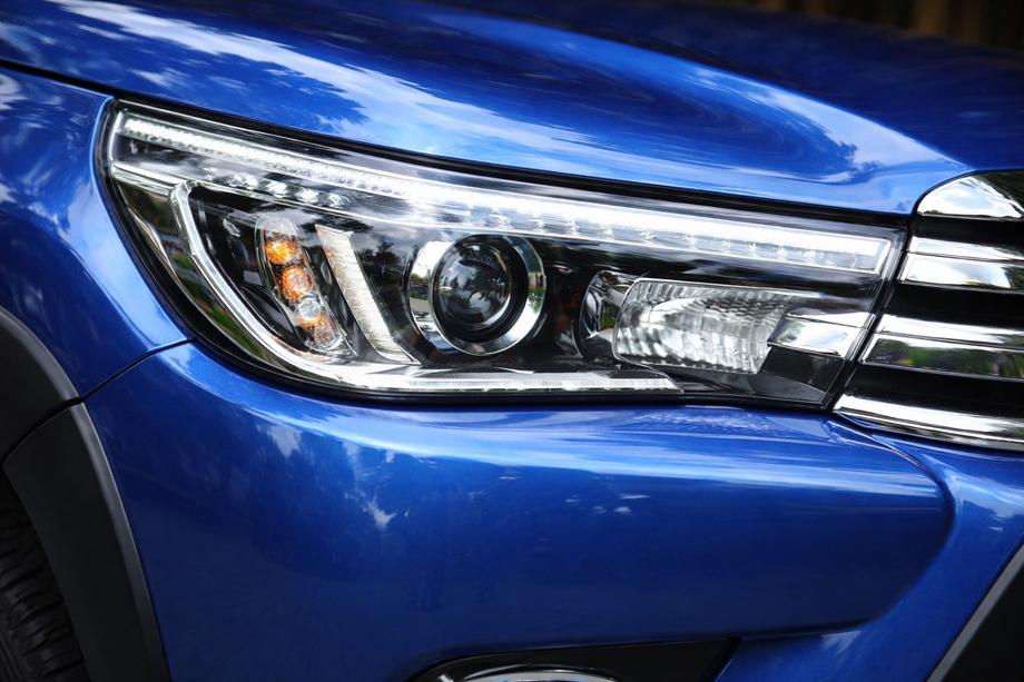 Toyota Hilux 2015– Framstrålkastare OEM V1 2015-2019 (LED, 2 st) Image