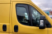 Citroen Jumper 2007–2025 Insticksmonterade vindavvisare (2 st, HIC) foto 1