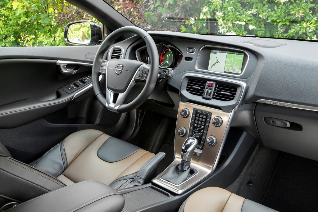 Terrängmodifiering av halvkombin Volvo V40 Cross Country