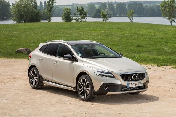 Terrängmodifiering av halvkombin Volvo V40 Cross Country